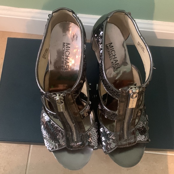 MICHAEL KORS HEELS - Picture 3 of 5